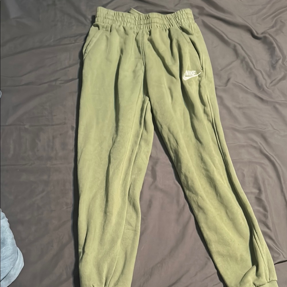 Nike Green Jogger Sweatpants Relaxed Fit